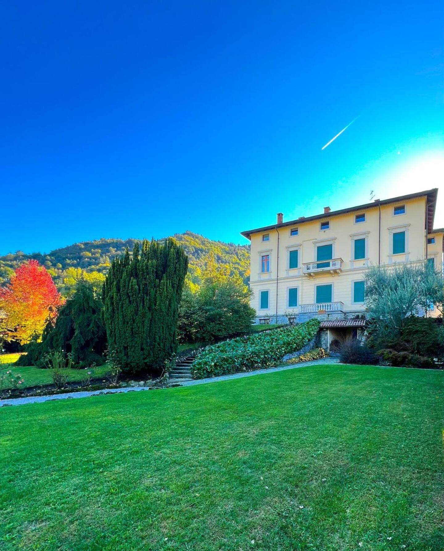 Regal Villa With Como Lake View And Free Parking Bellagio Eksteriør billede